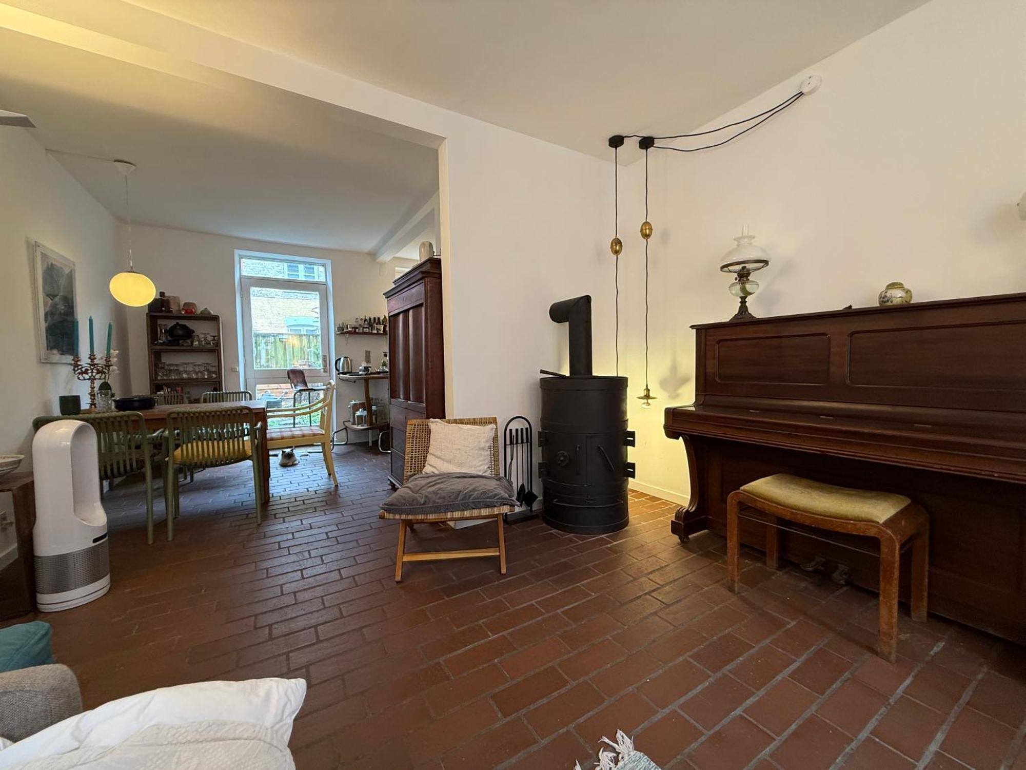 Cozy Center Chambers With Kitchen And Garden Homestay